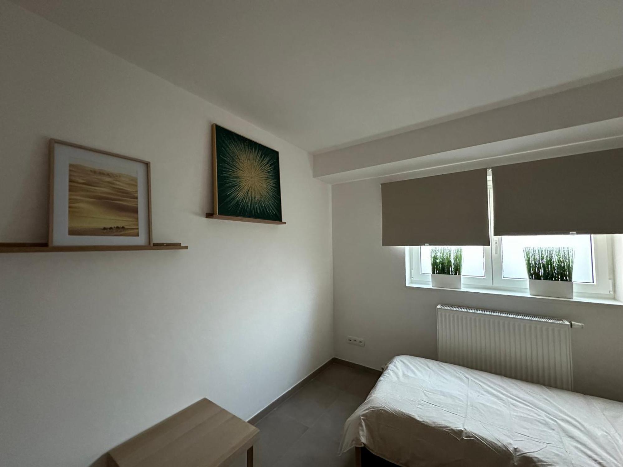 Neuf 2 Pour 5 Personnes * Mons