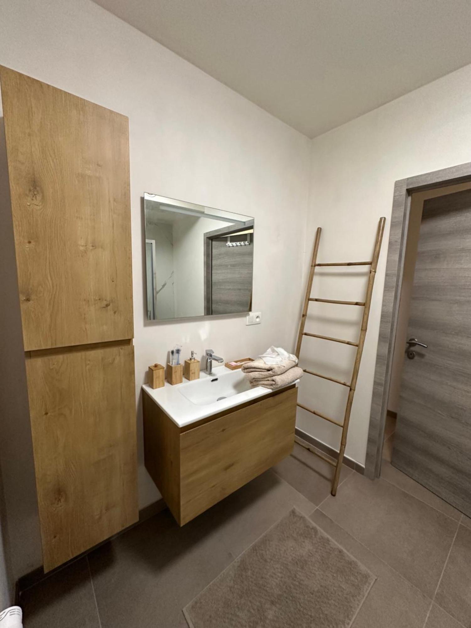 Neuf 2 Pour 5 Personnes Apartment